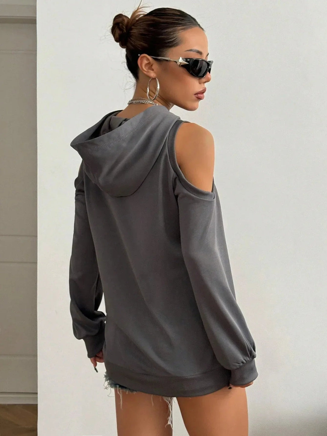 Camélia™ — Sweat Chic avec Épaules Découpées