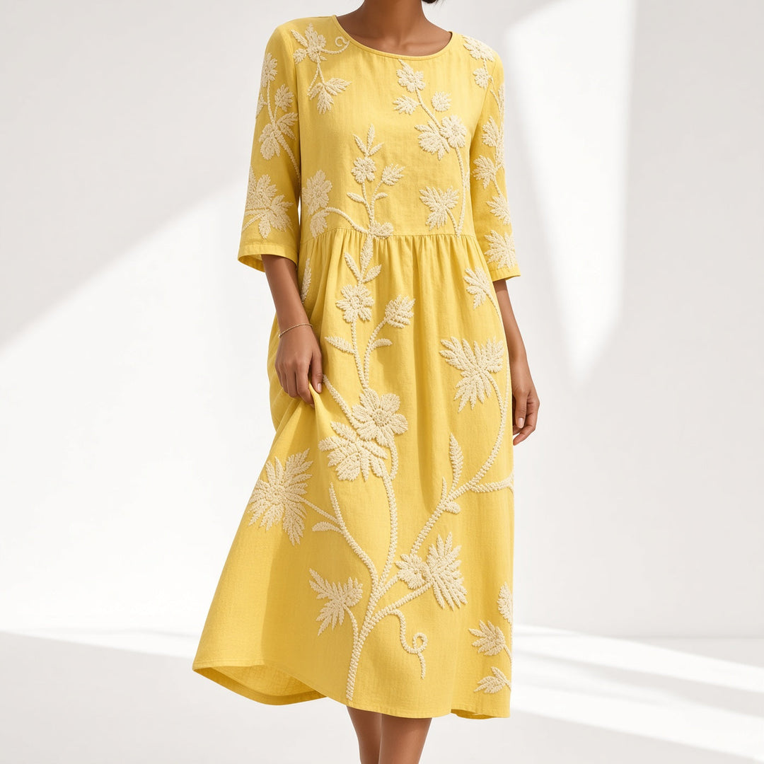 Éloravie™ — Robe fluide brodée pour un charme estival