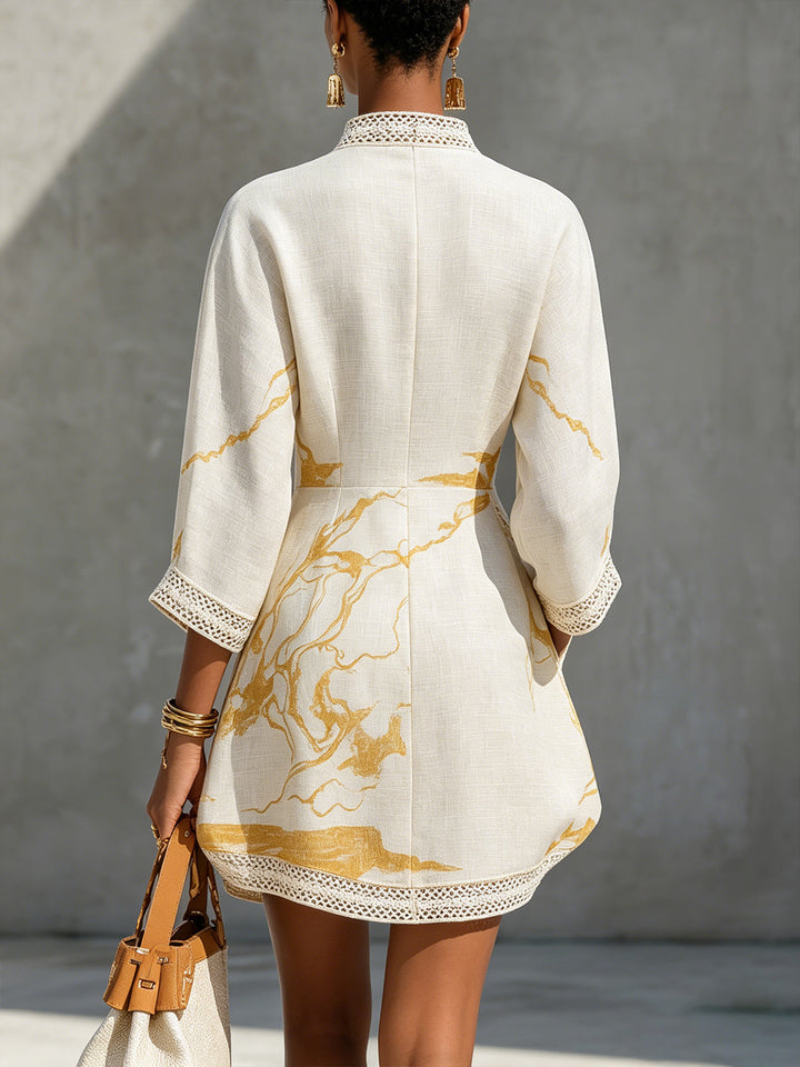 Aliénor | Mini Robe en Dentelle Ivoire avec Motifs Dorés et Décolleté en V
