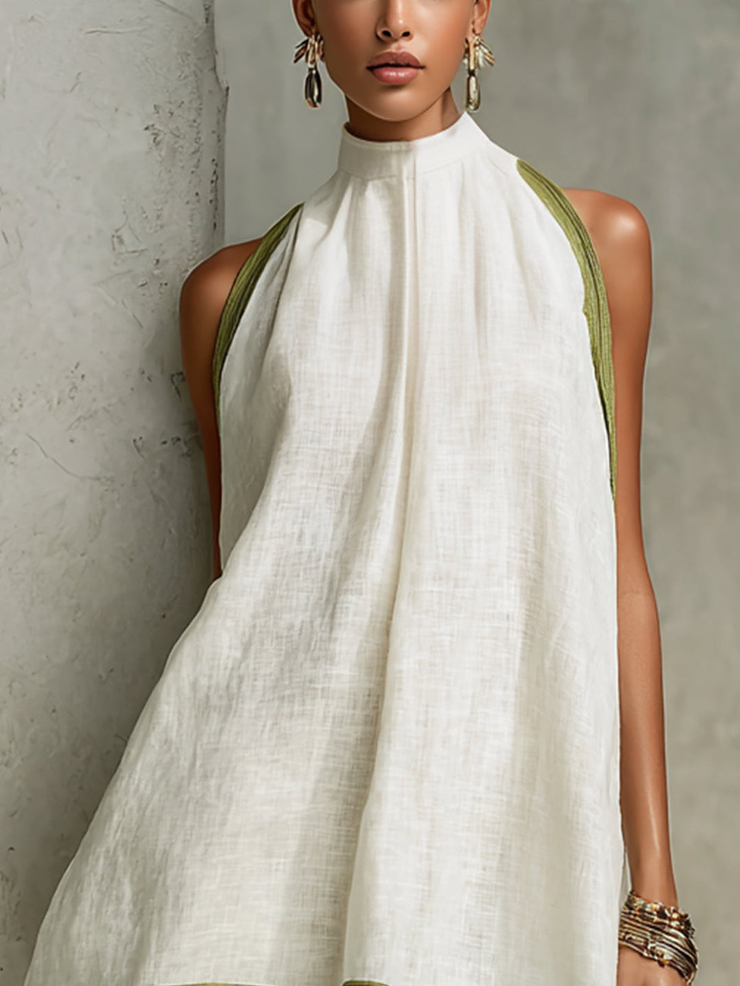 Agathe | Robe Mini Trapèze Sans Manches Blanc et Vert Olive à Motif Floral
