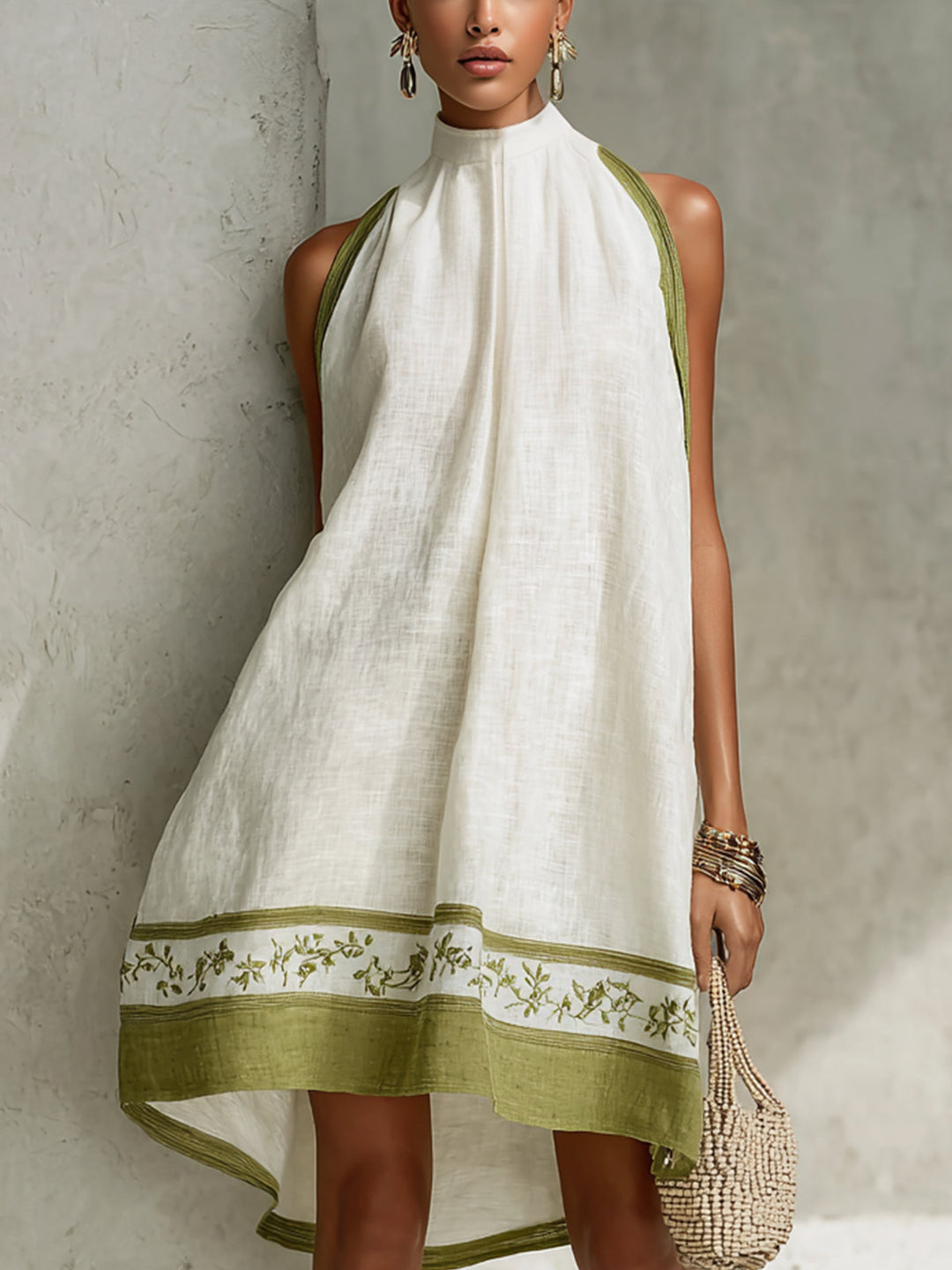 Agathe | Robe Mini Trapèze Sans Manches Blanc et Vert Olive à Motif Floral