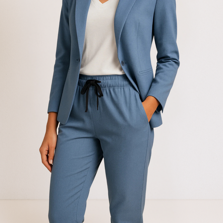Monique | Élégance Contemporaine dans un Ensemble Confortable