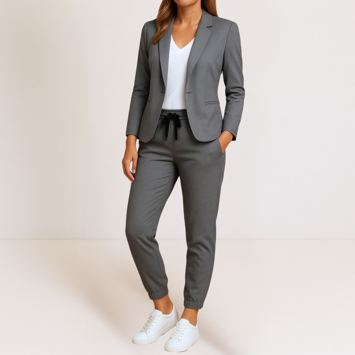 Monique | Élégance Contemporaine dans un Ensemble Confortable