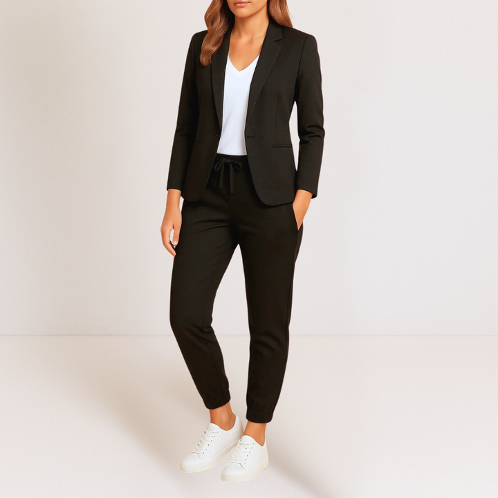 Monique | Élégance Contemporaine dans un Ensemble Confortable