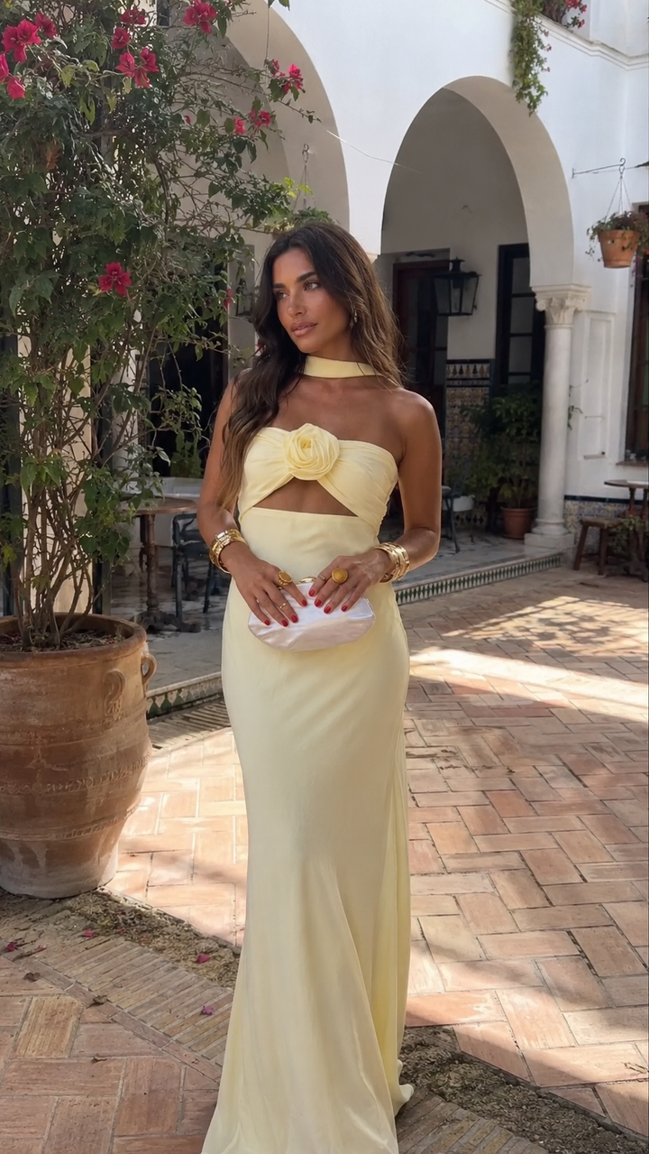Robe pastel jaune avec motif floral