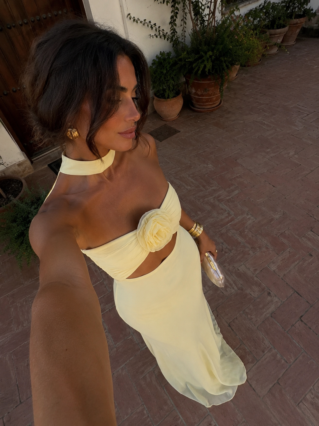 Robe pastel jaune avec motif floral