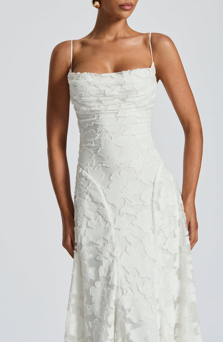 Élodie™ – Élégance fluide pour toutes les occasions