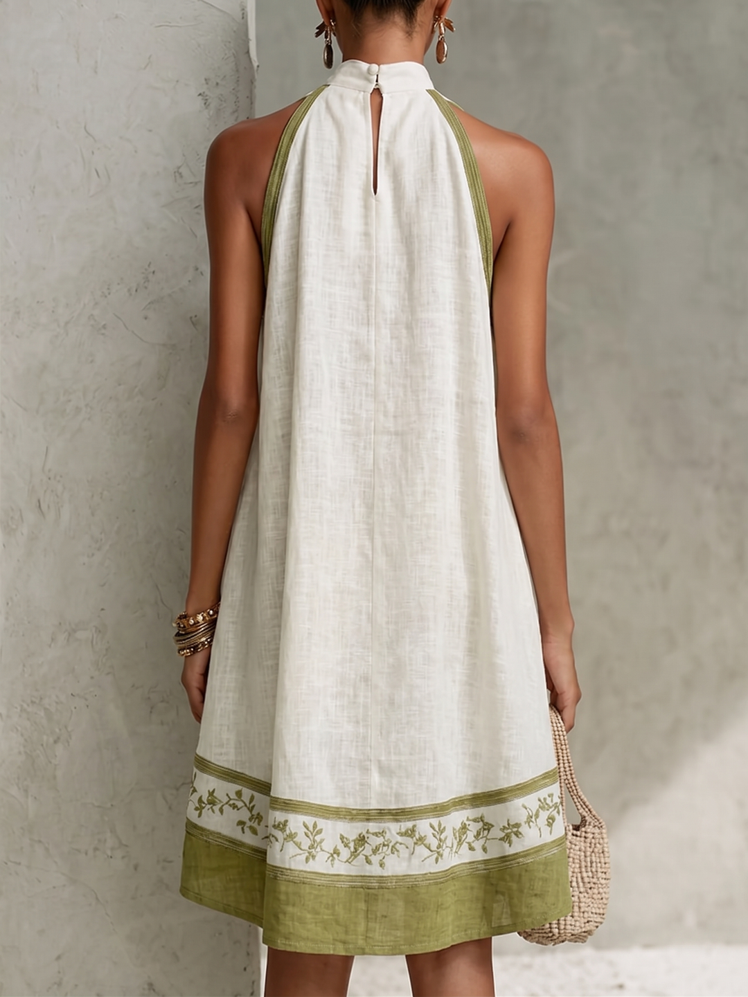 Agathe | Robe Mini Trapèze Sans Manches Blanc et Vert Olive à Motif Floral